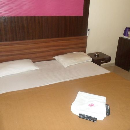 Hotel Canada Palace Watuwa Екстериор снимка