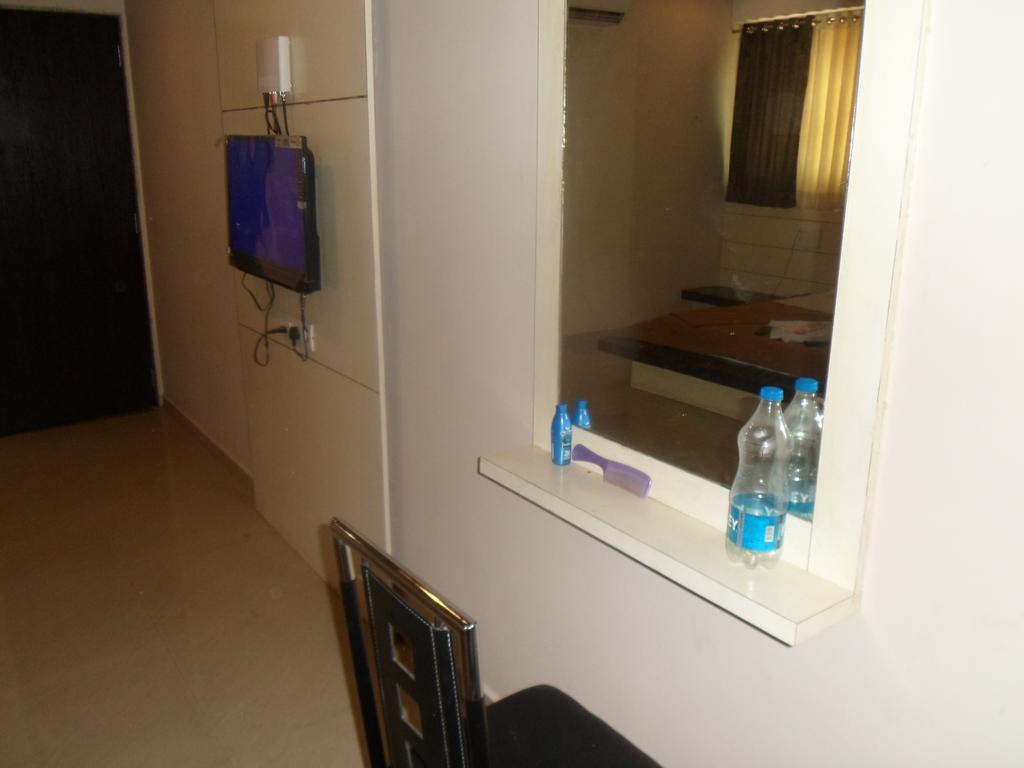 Hotel Canada Palace Watuwa Екстериор снимка