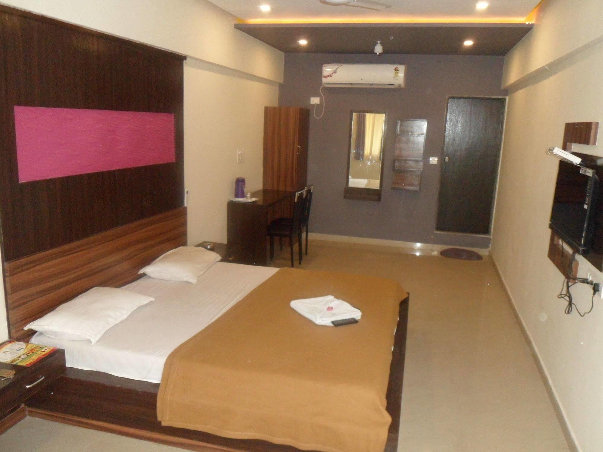 Hotel Canada Palace Watuwa Екстериор снимка