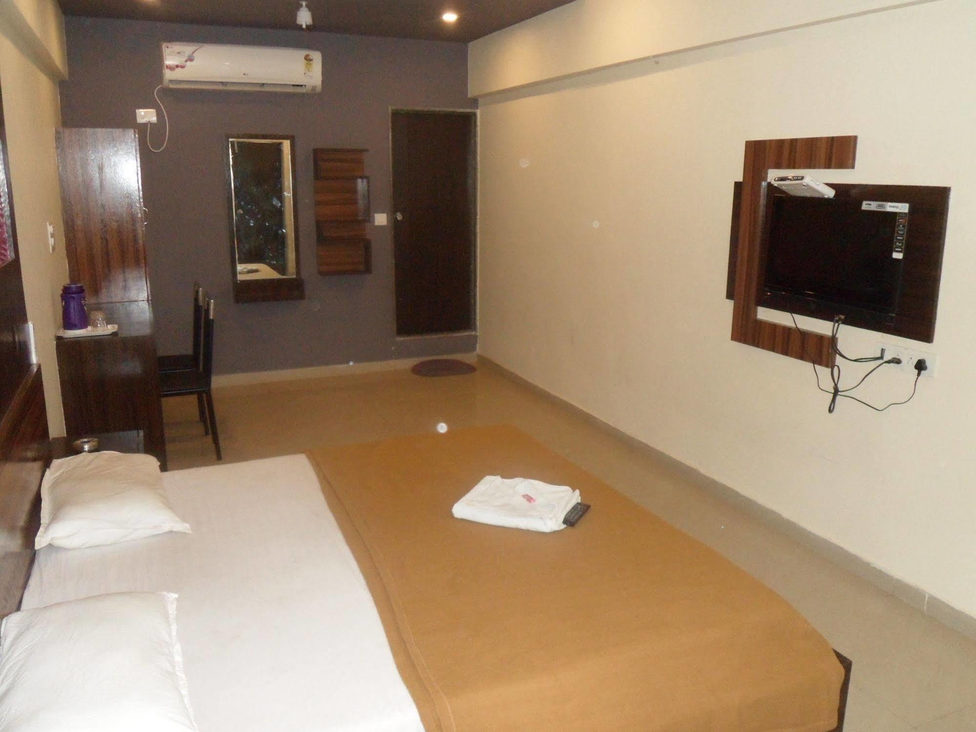 Hotel Canada Palace Watuwa Екстериор снимка
