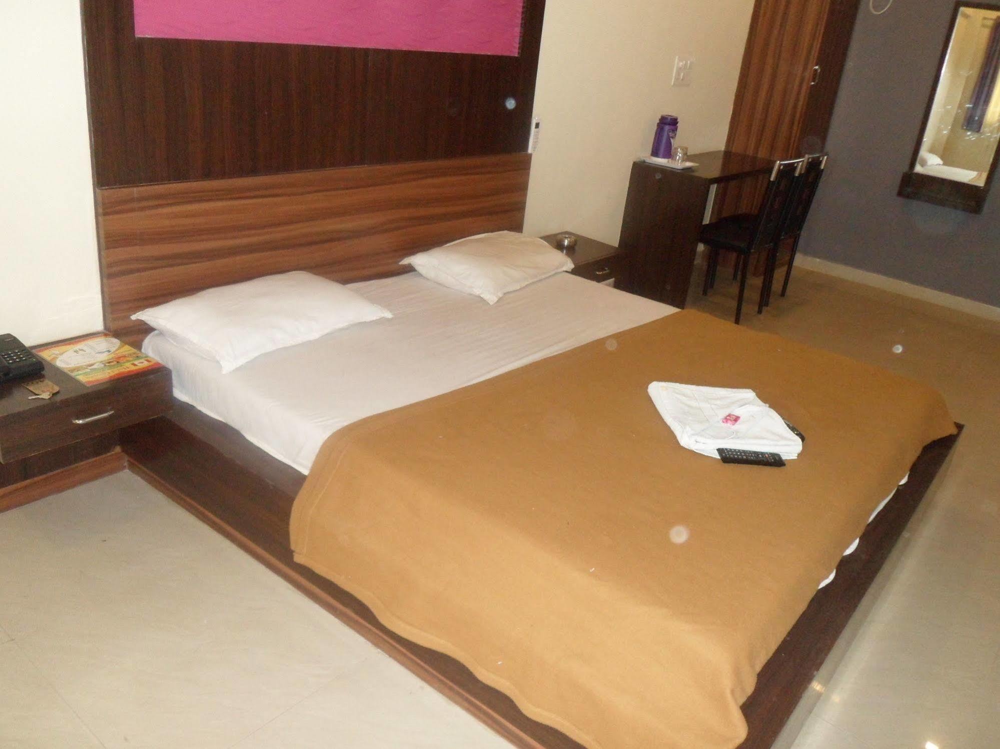 Hotel Canada Palace Watuwa Екстериор снимка