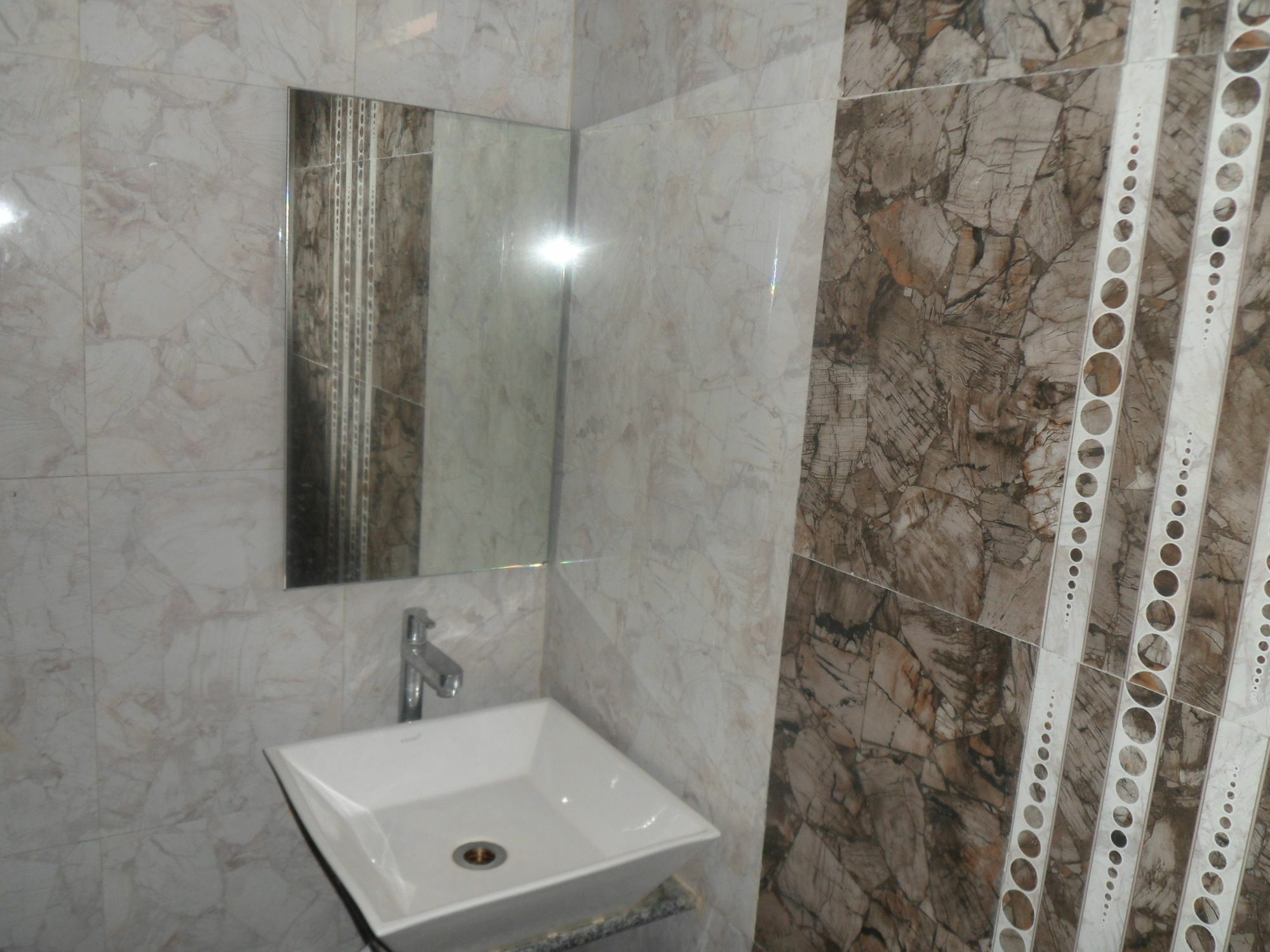 Hotel Canada Palace Watuwa Екстериор снимка